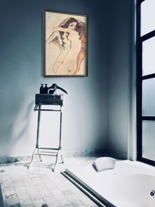 Plakat do pokoju Dwie kobiety obejmują Egona Schiele